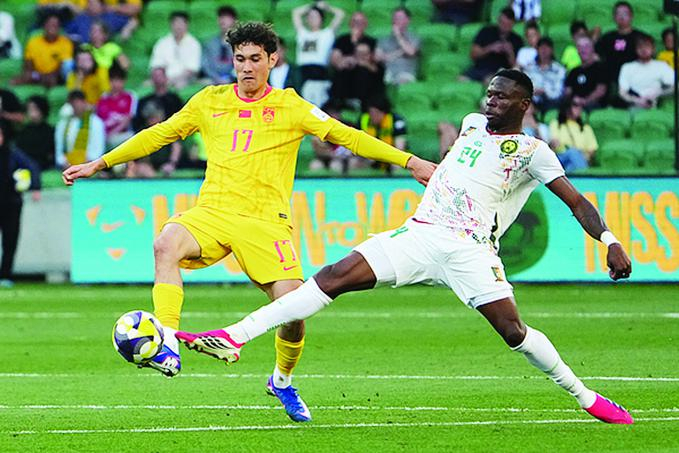 国足被“非洲雄狮”上了一课|喀麦隆队|扬子晚报|中国男足|拜合拉木|邵佳一_新浪体育_新浪新闻